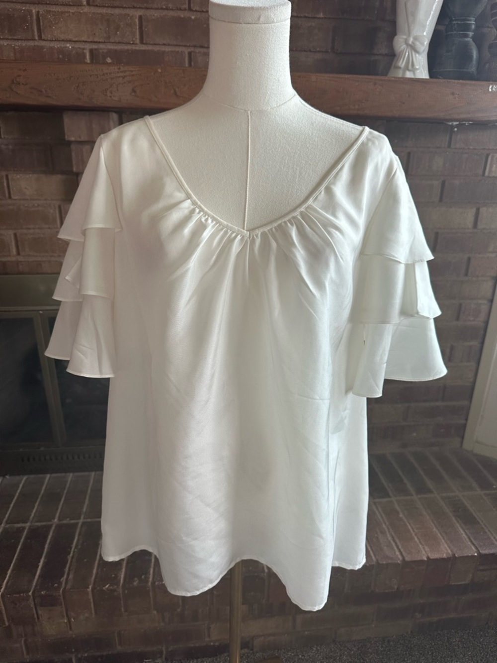 Club Monaco White Silk Tiered Ruffle Sleeve V-Neck Blouse Top Large EUC